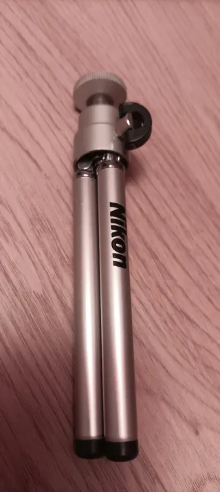 Trípode Nikon Compacto
