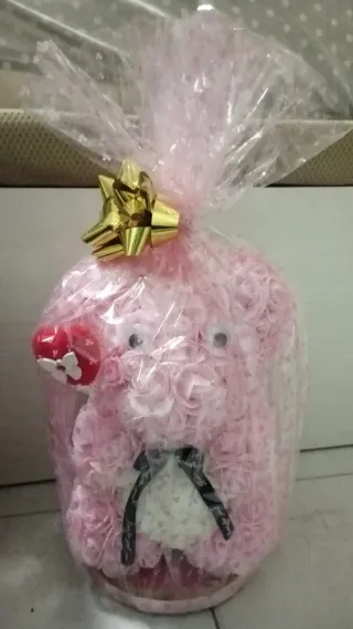 Oso de rosas rosa hecho a mano