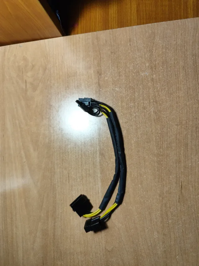 Adaptador Molex a 6+2 pines para Tarjeta Gráfica