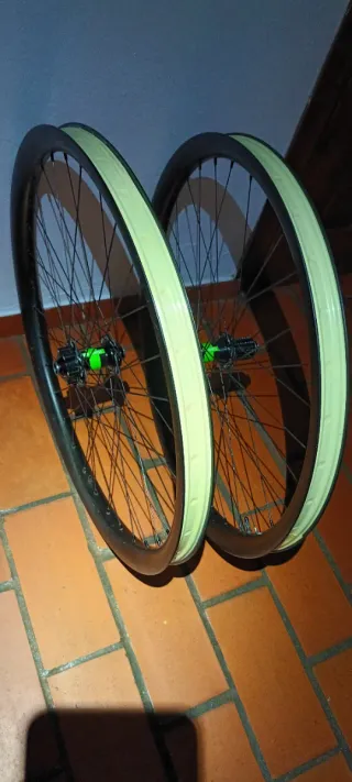 Ruedas MTB Carbón 27.5 Enduro o DH.. DT Swiss 240