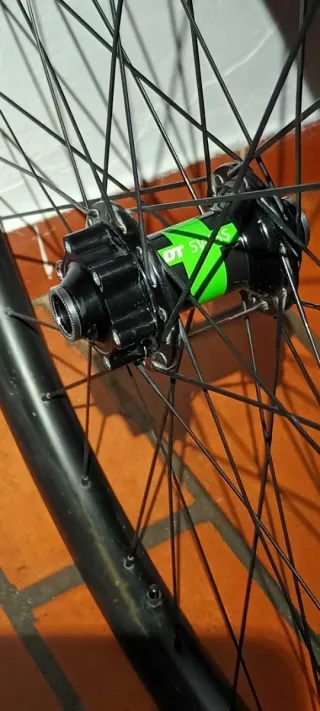 Ruedas MTB Carbón 27.5 Enduro o DH.. DT Swiss 240