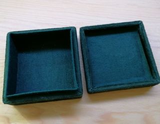 Scatola portagioie in argento e velluto verde