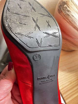 Zapatos de tacón rojos