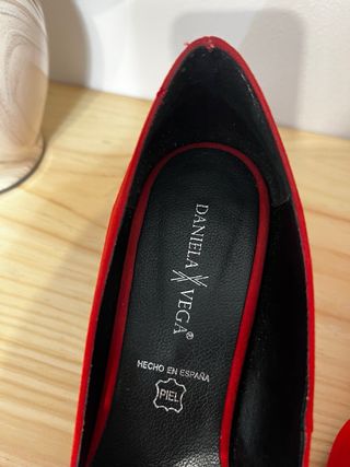 Zapatos de tacón rojos