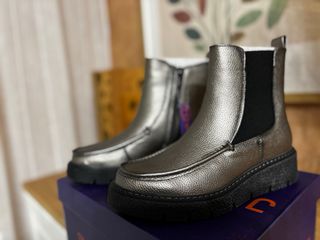 Botines Chelsea Negro/Plata