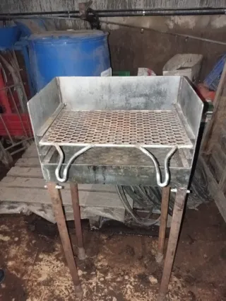 Barbacoa artesanal metálica