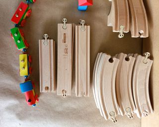 TRENES Y VIAS DE MADERA JUGUETE PARA NIÑOS