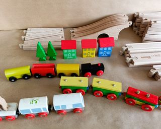 TRENES Y VIAS DE MADERA JUGUETE PARA NIÑOS