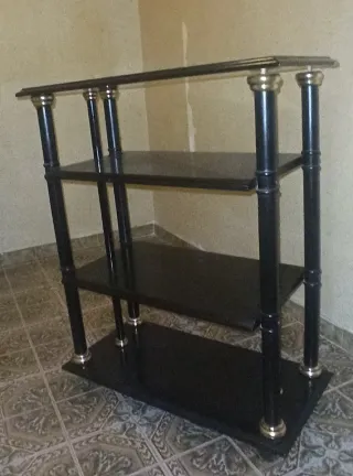 Estantería negra de madera
