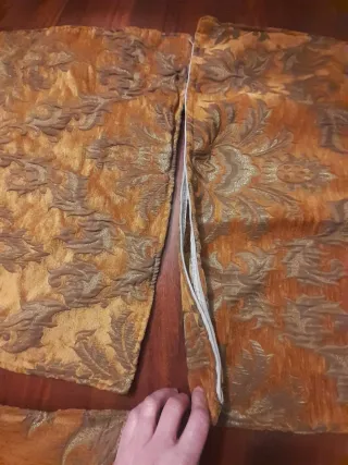 Cuscino e 2 fodere dorate