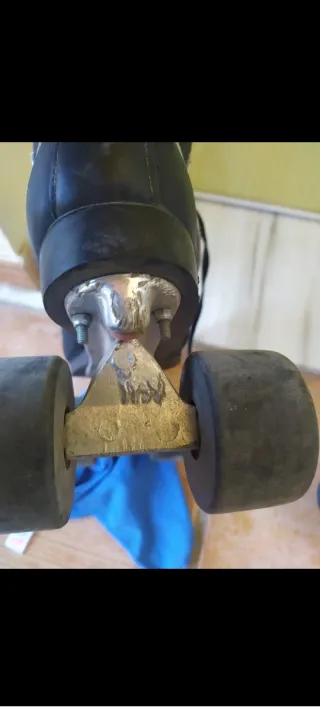 Patines de ruedas rojos