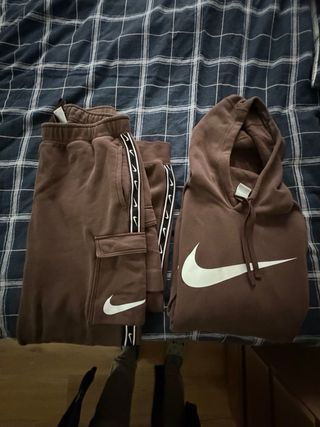 Conjunto Chándal Nike Marrón