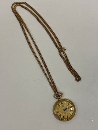 Reloj de bolsillo Korting dorado con cadena