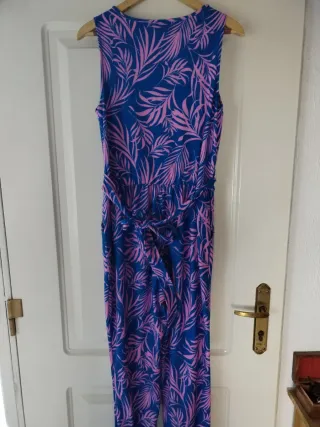 Mono azul y rosa estampado hojas