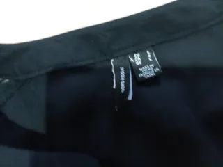 Blusa negra con encaje