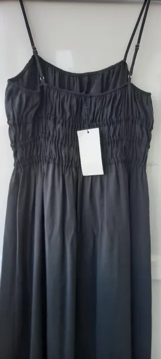 Vestido midi negro Zara