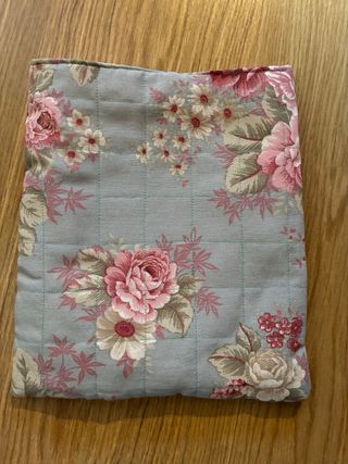 Funda Libro Acolchada + Marcapáginas Flora