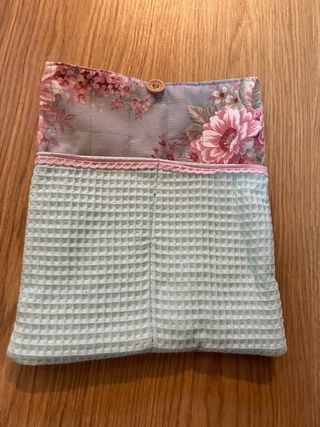 Funda Libro Acolchada + Marcapáginas Flora