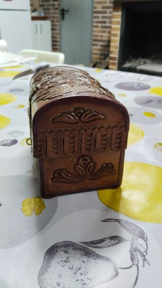 Joyero colonial madera y cuero