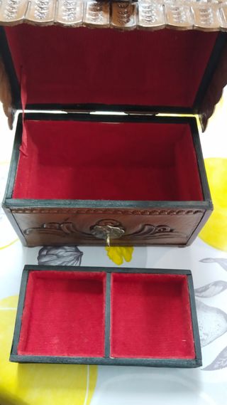 Joyero colonial madera y cuero