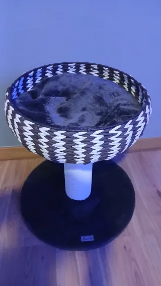 Cama elevada para gatos tejida