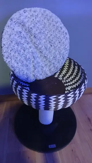 Cama elevada para gatos tejida