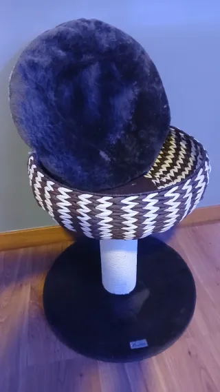 Cama elevada para gatos tejida