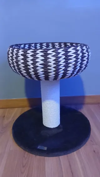 Cama elevada para gatos tejida