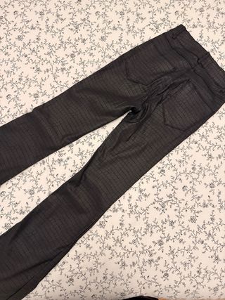 Pantalones negros efecto piel