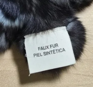 Cuello de pelo sintético