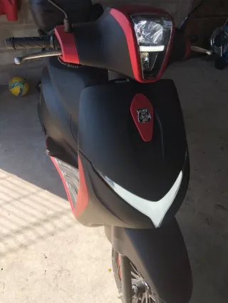 Moto Scooter 125 . Muy Nueva con solo 1000km
