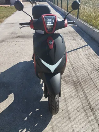 Moto Scooter 125 . Muy Nueva con solo 1000km