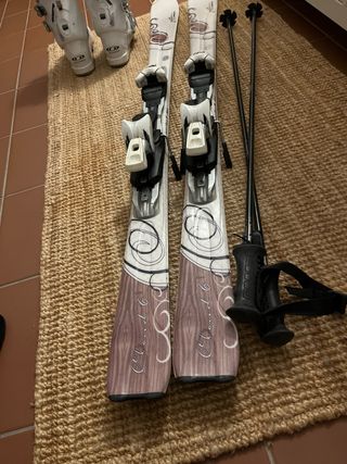 Esquís Atómic blancos y botas Salomon