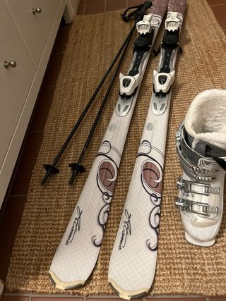 Esquís Atómic blancos y botas Salomon