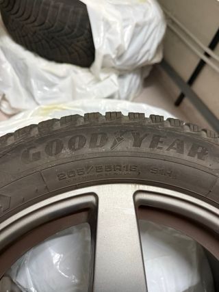 Llantas Audi y Neumáticos Invierno Goodyear