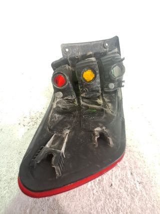 PILOTO TRASERO DERECHO SUZUKI SX4 (2)