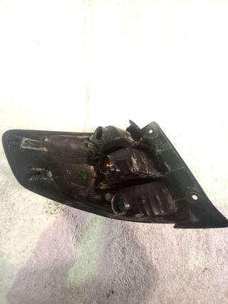 PILOTO TRASERO DERECHO SUZUKI SX4 (2)