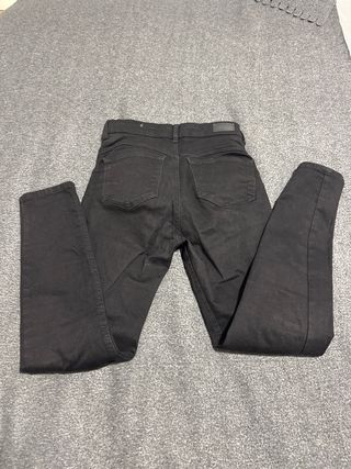 Pantalón vaquero negro push up elásticos