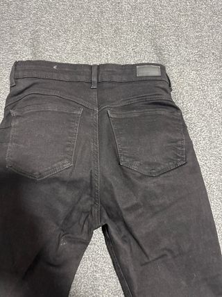 Pantalón vaquero negro push up elásticos