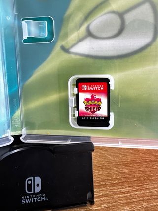 Nintendo Switch Pokémon Escudo + Steelbook