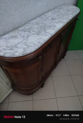 Aparador madera clásico mármol