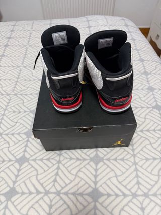 Zapatillas Jordan Negras Rojas Blancas