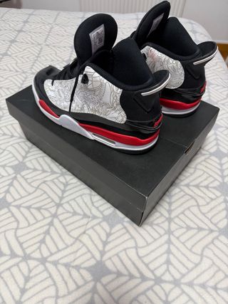 Zapatillas Jordan Negras Rojas Blancas