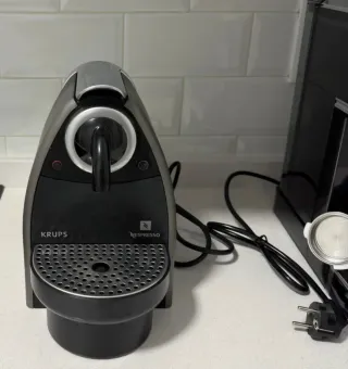 Cafetera Nespresso Krups Essenza XN2001