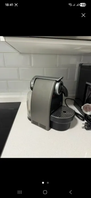 Cafetera Nespresso Krups Essenza XN2001