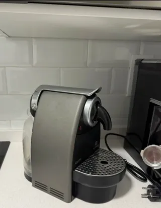 Cafetera Nespresso Krups Essenza XN2001