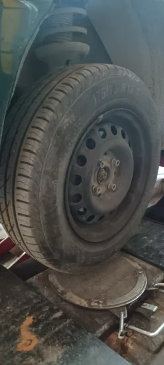 2 Llantas con Neumáticos Nuevos