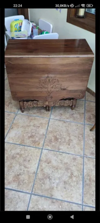 Mesa auxiliar antigua de madera