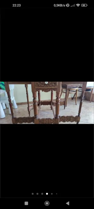 Mesa auxiliar antigua de madera