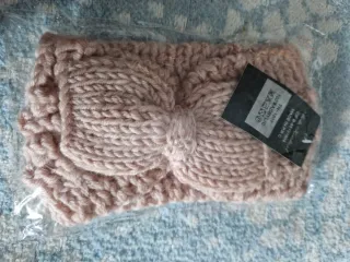 Diadema de punto rosa con lazo